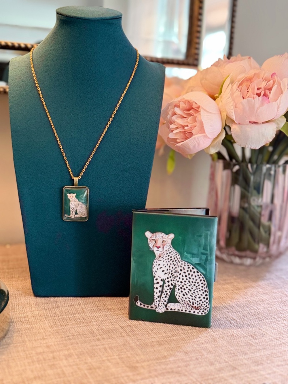 NIB Green Leopard Pendant Gold Necklace with Matching Leopard Compact Cardholder